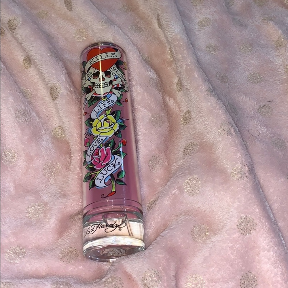 Ed hardy spray